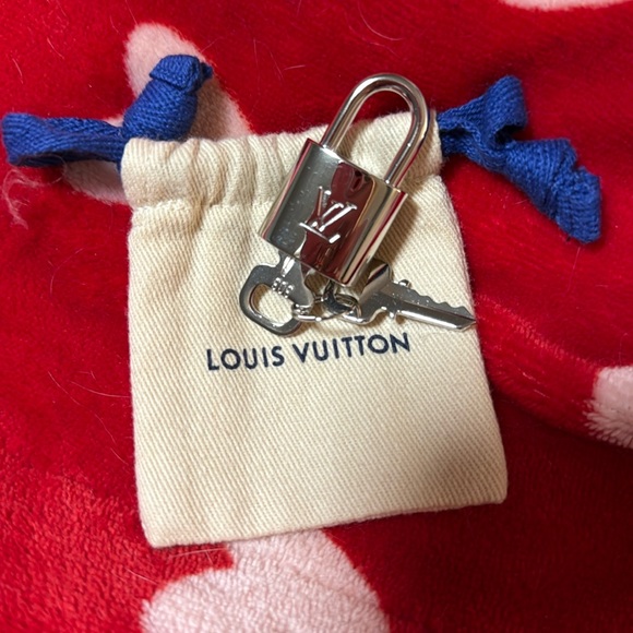 Lous Vuitton Padlock Rare Silver #303 W/2 Keys & LV Bag New Condition - Picture 1 of 8